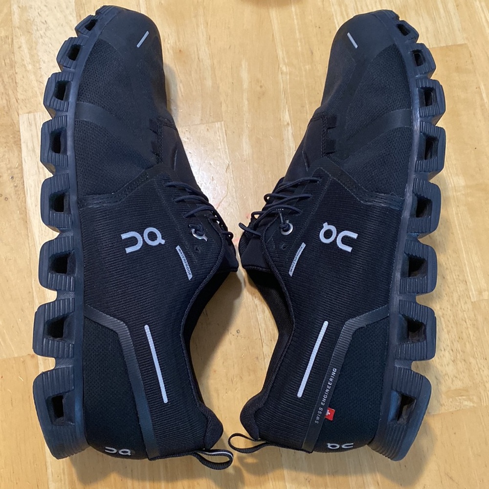 On cloud waterproof sneaker